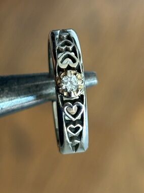 Corona 14k White Gold Heart Band Ring with Center Stone in size 6 marked